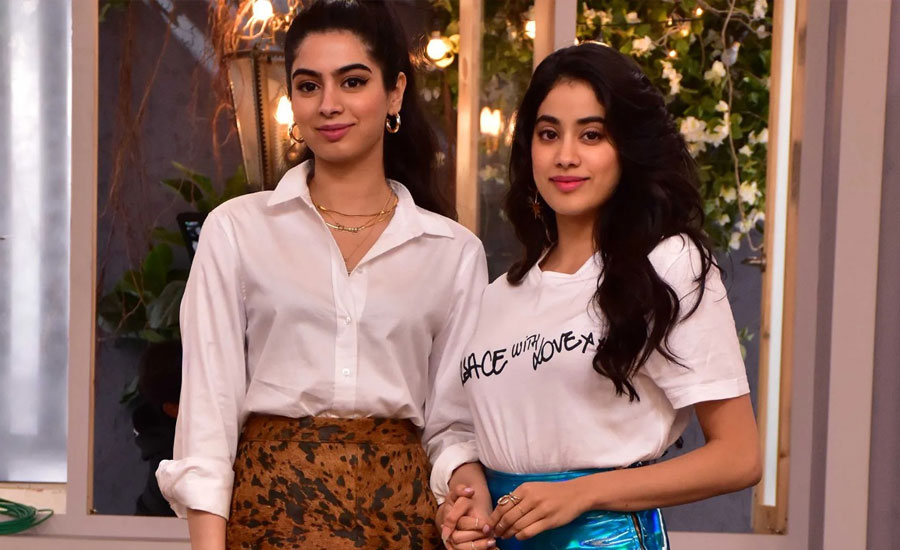 ছোট বোনকে বাদ দিয়ে বড় বোনের সঙ্গে চুক্তি করেন নির্মাতা!