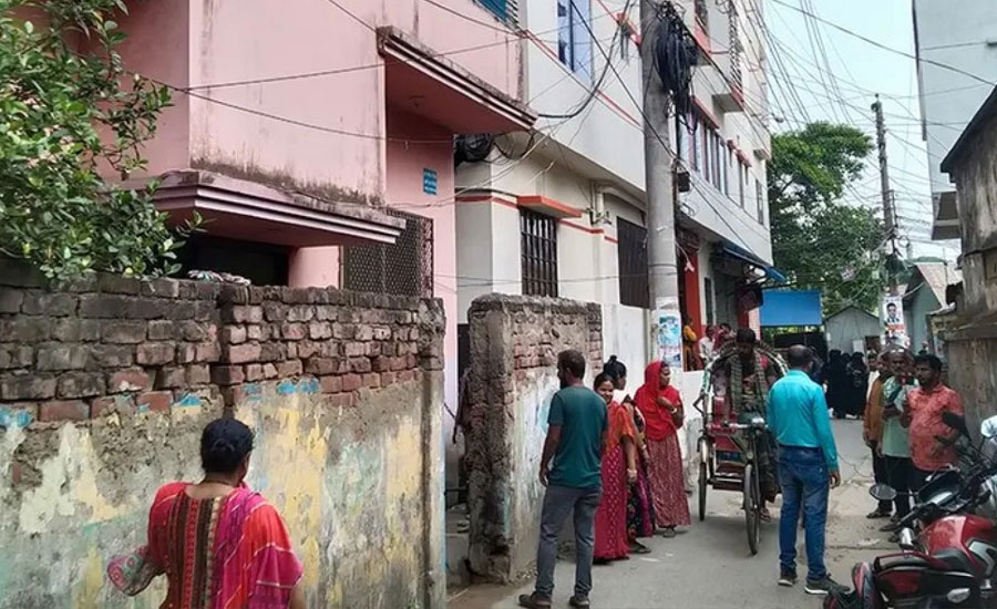 আত্মীয়ের বাসা থেকে স্বামী-স্ত্রী ও সন্তানের মরদেহ উদ্ধার