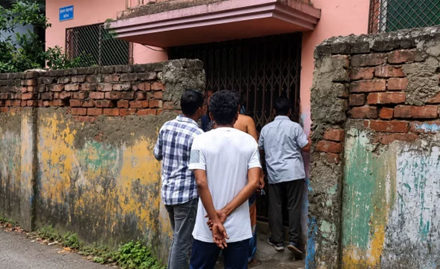 মাদারীপুরে আত্মীয়ের বাড়ি থেকে সন্তানসহ দম্পতির লাশ উদ্ধার