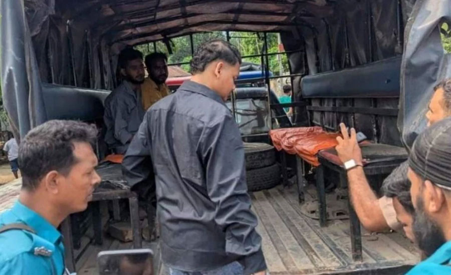 টঙ্গীতে নিষিদ্ধ ছাত্রলীগের ঝটিকা মিছিল, ধাওয়া দিয়ে ৪ জনকে পুলিশে দিল জনতা