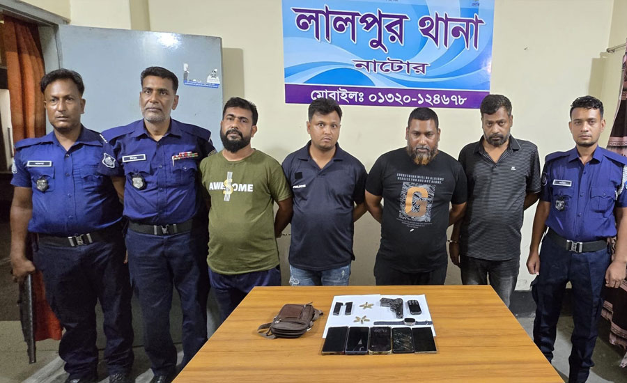 নাটোরের লালপুর থেকে অস্ত্র ও একটি প্রাইভেটকার সহ ৪ জন আটক