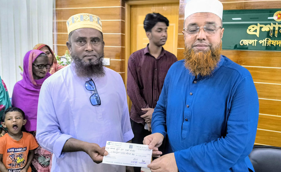 কুড়িগ্রামে মসজিদ- মাদ্রাসা উন্নয়নে ১ লক্ষ টাকা করে চেক বিতরণ