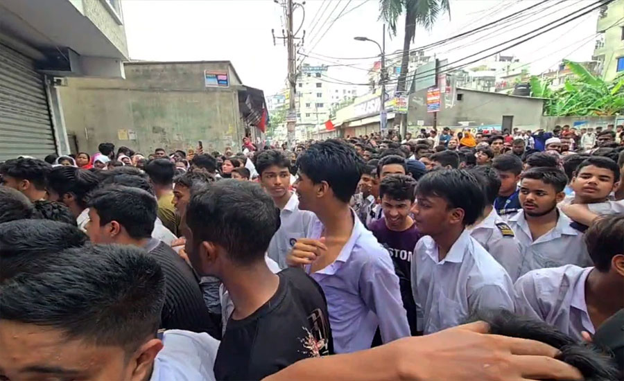 স্কুলের চাপে  ছাত্রীর আত্মহত্যার অভিযোগ, ব্রাইট স্কুলে শিক্ষার্থীদের বিক্ষোভ