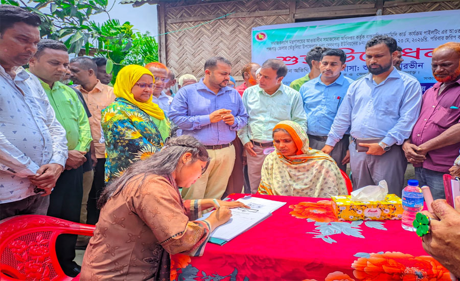 তেঁতুলিয়ায় ফ্যামিলি কার্ড জরিপের শুভ উদ্বোধন করলেন জেলা প্রশাসক শূকরিয়া পারভীন