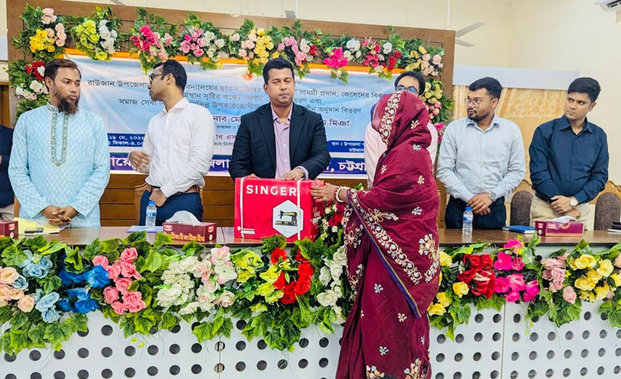 মাছ না মিললে চালও জোটে না: হালদা পাড়ে সেলাই মেশিনে নতুন স্বপ্ন, পাশে ডিসি জাহিদ