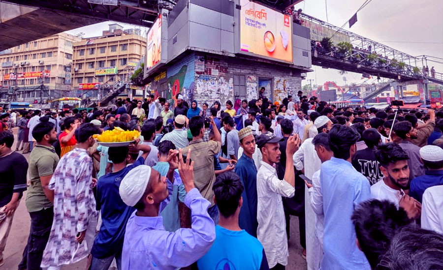 রামিসা হত্যাকাণ্ড: মিরপুর ১০ নম্বরে বিক্ষোভকারীদের সড়ক অবরোধ