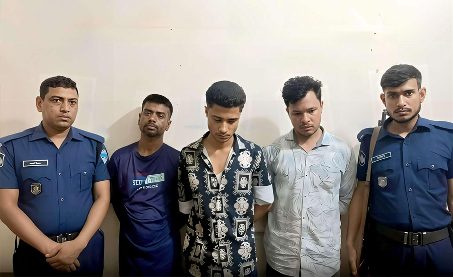 রাঙ্গামাটিতে বিশেষ অভিযানে মাদক কারবারি ও অনলাইন জুয়ারিসহ ৩ জন গ্রেফতার, ইয়াবা উদ্ধার
