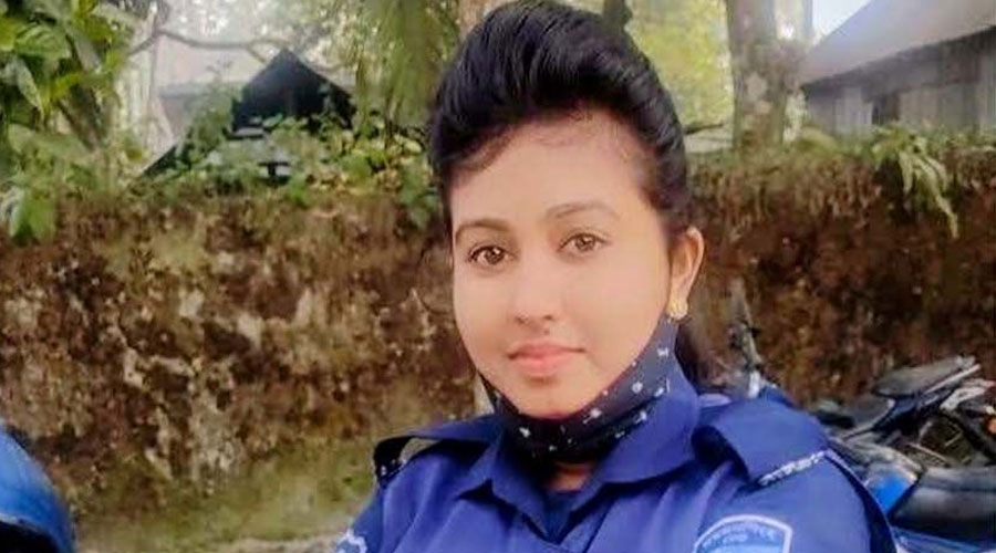 সাজা ও গ্রেফতারি পরোয়ানা মাথায় নিয়েও চাকরি করছেন নারী পুলিশ সদস্য