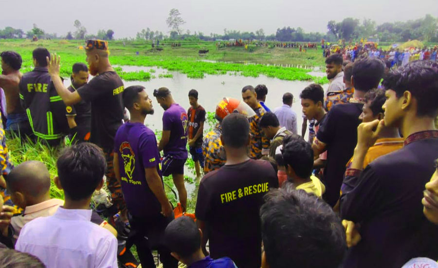 ছেলেকে বাঁচাতে পারলেও মেয়েকে পারলেন না বাবা, মাদারগঞ্জে শোকের ছায়া
