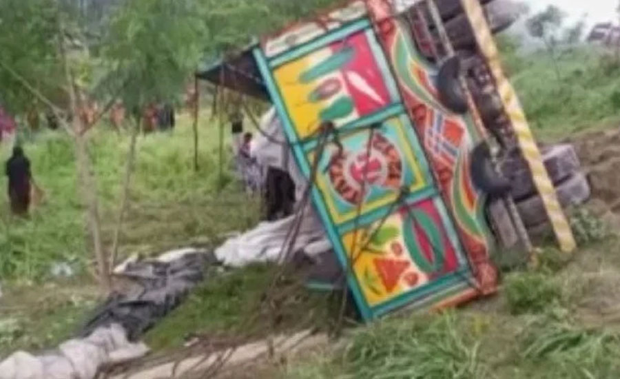 যমুনা সেতুর পূর্ব প্রান্তে রডবোঝাই ট্রাক উলটে নিহত ১৫