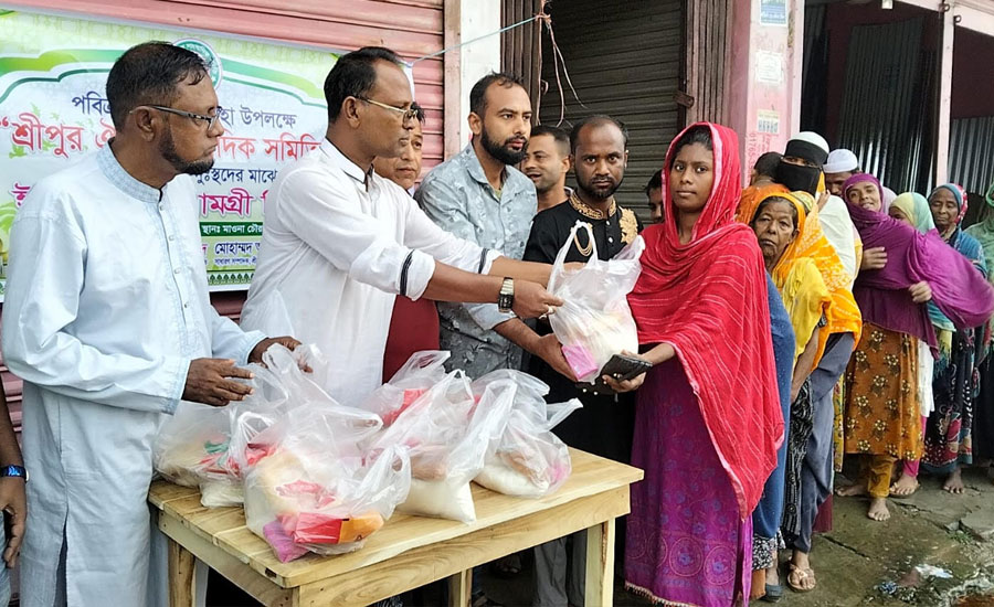শ্রীপুর ঐক্য সাংবাদিক সমিতির উদ্যোগে গরীব দুঃস্থদের মাঝে ঈদ উপহার সামগ্রী বিতরণ 