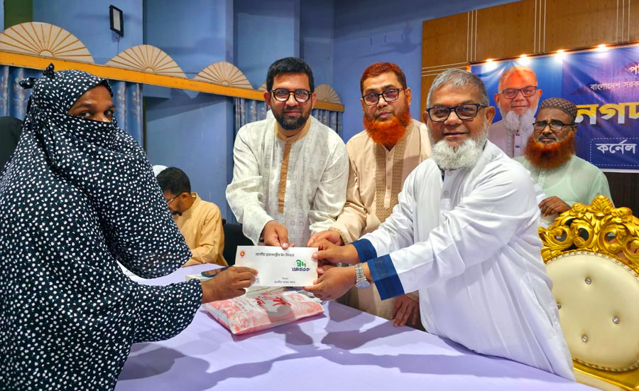 রুপনগর-পল্লবীতে ৫০০ পরিবারের মাঝে প্রধানমন্ত্রীর ত্রাণ তহবিলের ১০ লাখ টাকা বিতরণ 