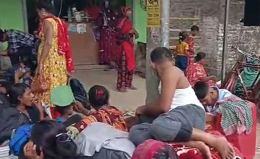 বাংলাদেশে ঢুকতে ভারত সীমান্তে হঠাৎ শত শত মানুষের ভিড়