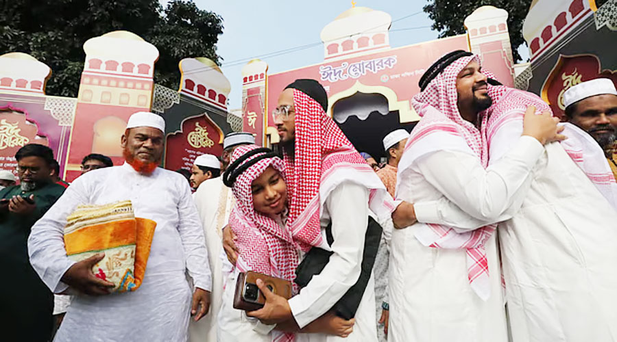 জুলুম থেকে হেফাজতের প্রার্থনা জাতীয় ঈদগাহের ঈদ জামাতে