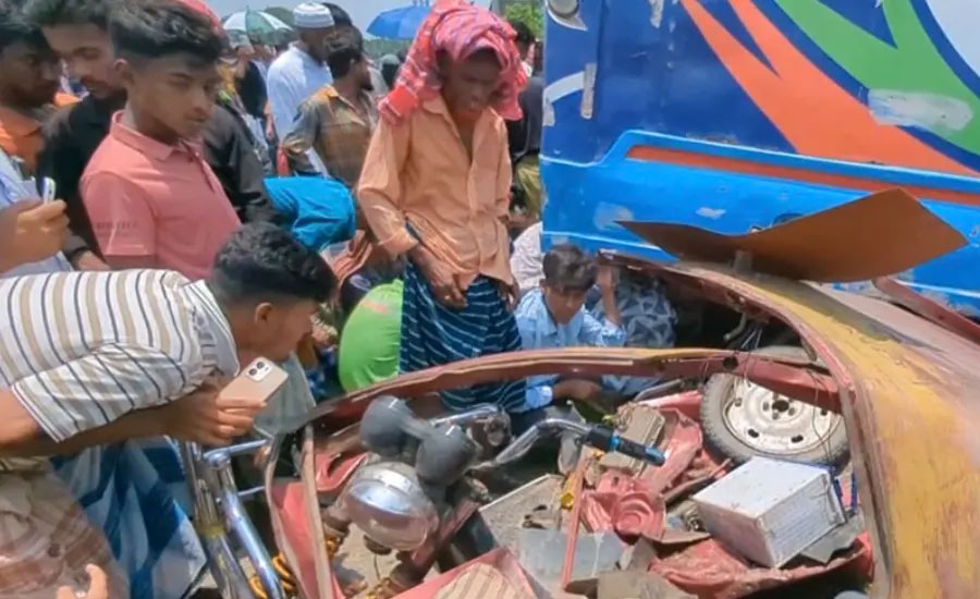 নেত্রকোনায় বাস চাপায় মা-মেয়েসহ নিহত ৩ 