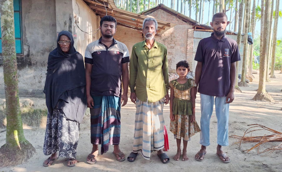 অন্ধত্ব ও দারিদ্র্যের বিরুদ্ধে উখিয়ার এক পরিবারের ছয় দৃষ্টিপ্রতিবন্ধির নিরন্তর সংগ্রাম