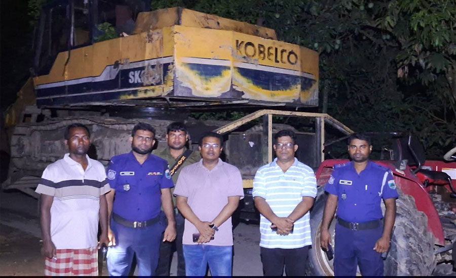 নাটোরের লালপুরে মধ্য রাতে অভিযান, অবৈধভাবে মাটি কাটায় ২লাখ টাকা জরিমানা