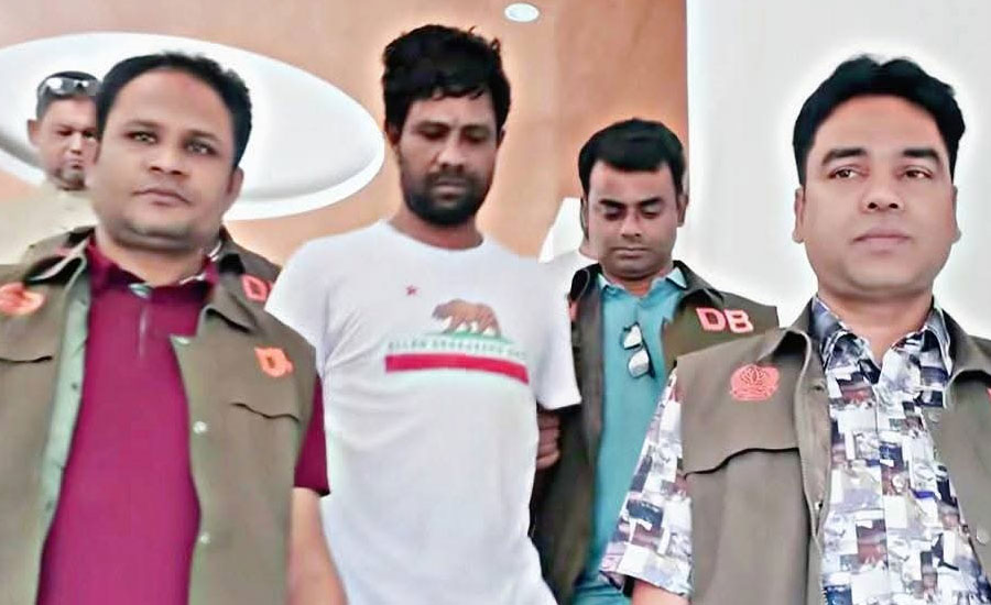 যশোরে রেলগেট এলাকার অস্ত্র মামলার শীর্ষ সন্ত্রাসী খোঁড়া কামরুল গ্রেফতার
