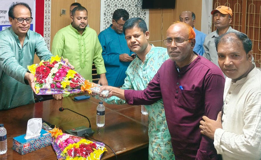তেঁতুলিয়ায় ঠাকুরগাঁও বিশ্ববিদ্যালয়ের উপাচার্য ড. ইসরাফিল শাহীনকে সংবর্ধনা
