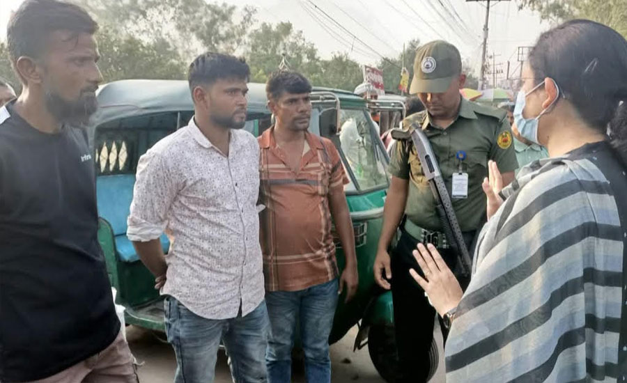 বেলকুচিতে অতিরিক্ত ভাড়া আদায়ে জরিমানা