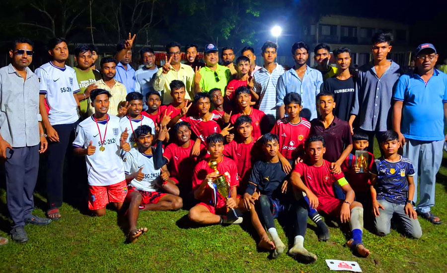 মাদারগঞ্জে নৈশ ফুটবল টুর্নামেন্ট: ২০২৪ ব্যাচকে হারিয়ে চ্যাম্পিয়ন ২০২৭ ব্যাচ
