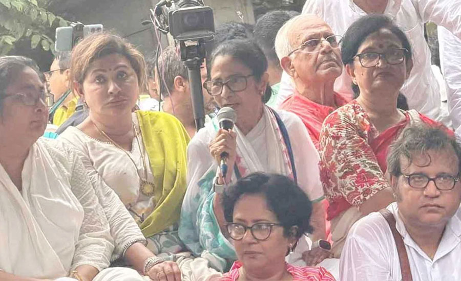 বাংলাদেশে কাকে দিয়ে খুন করিয়েছিলেন জানি?': দাবি মমতা ব্যানার্জীর