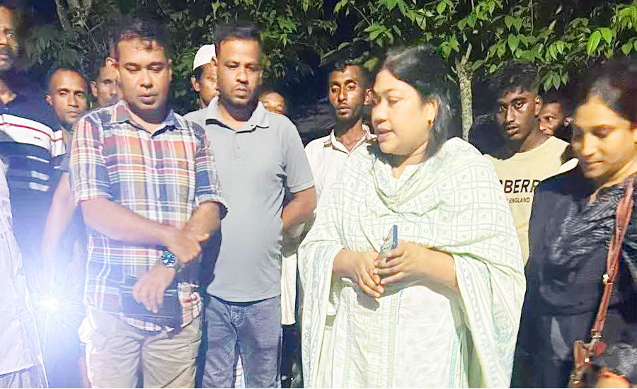 বাঘাইছড়িতে অগ্নিকান্ড ক্ষতিগ্রস্ত আনসার সদস্যের পাশে উপজেলা প্রশাসন