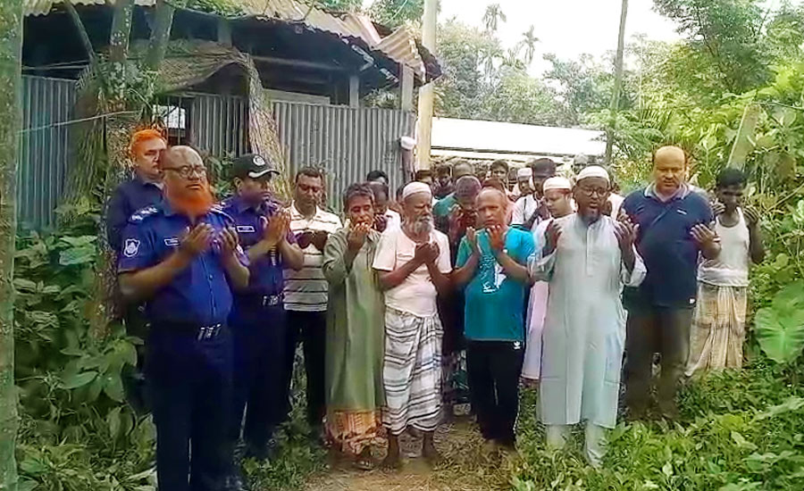 স্ত্রীর জানাজা পড়ার সুযোগটুকুও পেলেন না বৃদ্ধ! তিন বছর ধরে বাবাকে ঘরবন্দি সন্তানের!