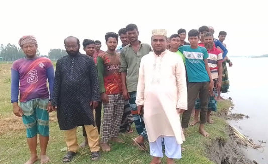 কুড়িগ্রামের দুধকুমার নদের ভাঙ্গন প্রতিরোধের দাবিতে ফুসে উঠেছে এলাকাবাসী
