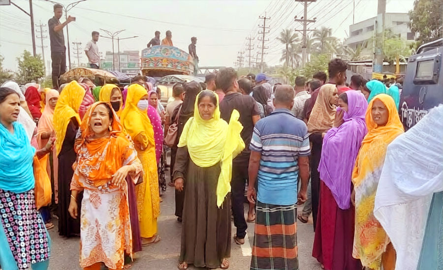 সাভারে আল-মুসলিম গ্রুপের ছাঁটাই হওয়া শ্রমিকদের দেড় ঘণ্টার অবরোধ