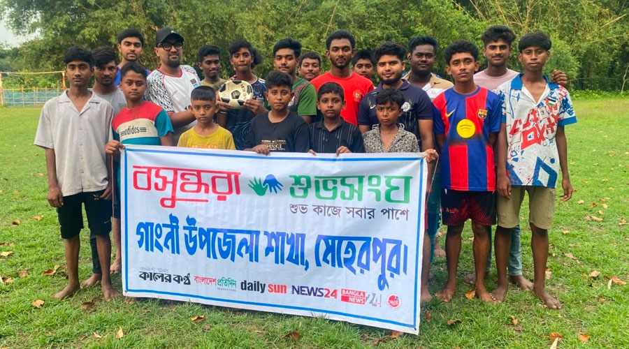 তরুণদের খেলাধুলায় ফেরাতে গাংনীতে বসুন্ধরা শুভসংঘের তিন মাসব্যাপী ফুটবল বিতরণ কর্মসূচি