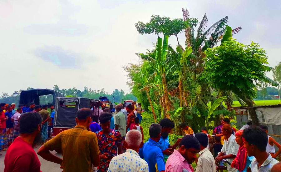 রাজারহাটে মাছবাহী পিকআপ ও মোটরসাইকেল সংঘর্ষে নিহত একই পরিবারের ২ জন