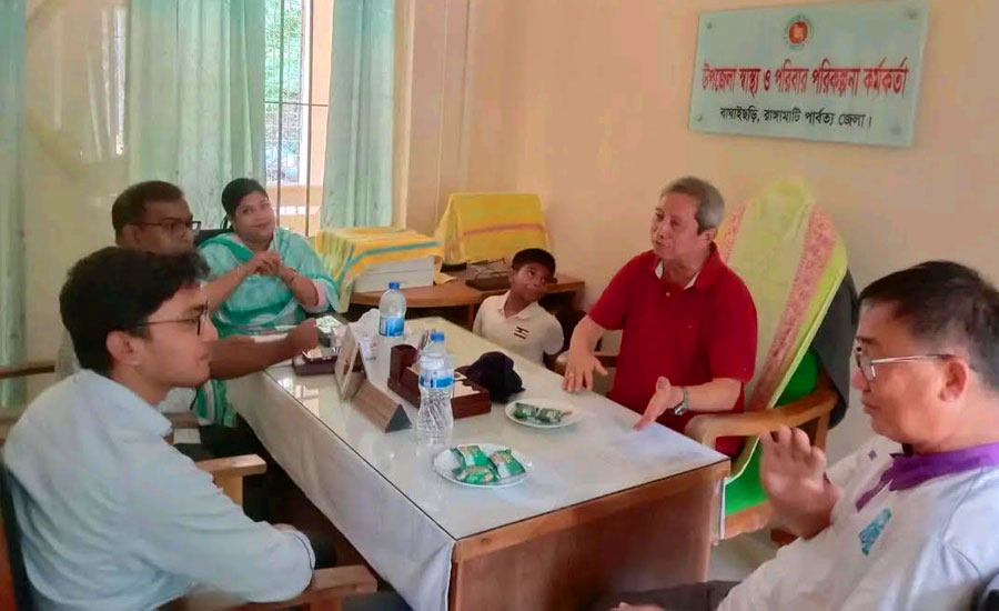 বাঘাইছড়ি স্বাস্থ্য কমপ্লেক্সে পরিদর্শন করলেন রাঙ্গামাটি জেলা পরিষদের চেয়ারম্যান 