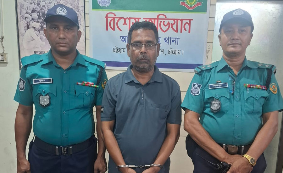 চট্টগ্রামে ১ কোটি ৬০ লাখ টাকার স্বর্ণের বারসহ আটক ১