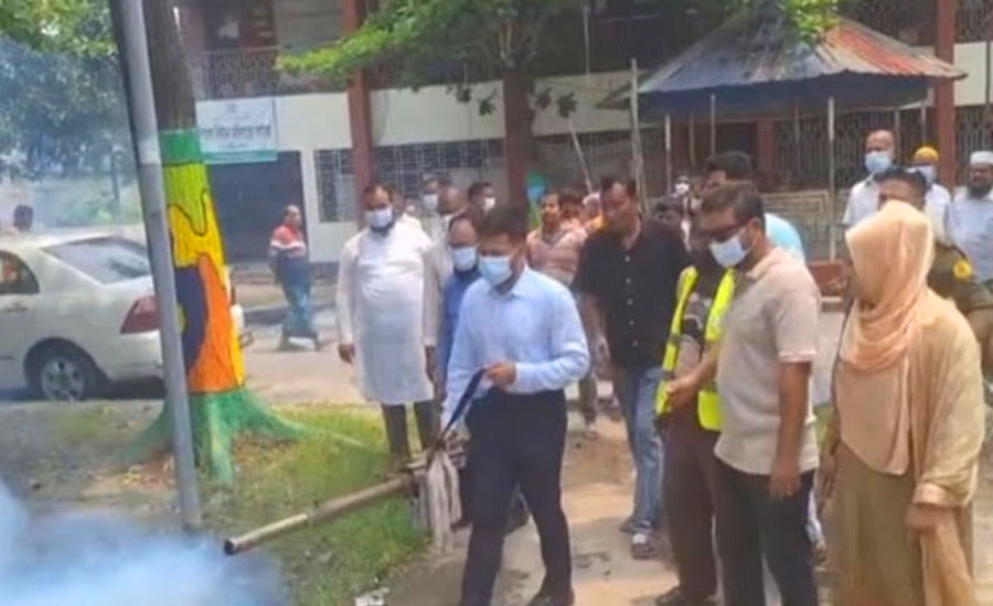 ডেঙ্গু রুখতে ফগিং একযোগে মাঠে দোহার উপজেলা ও পৌর প্রশাসন