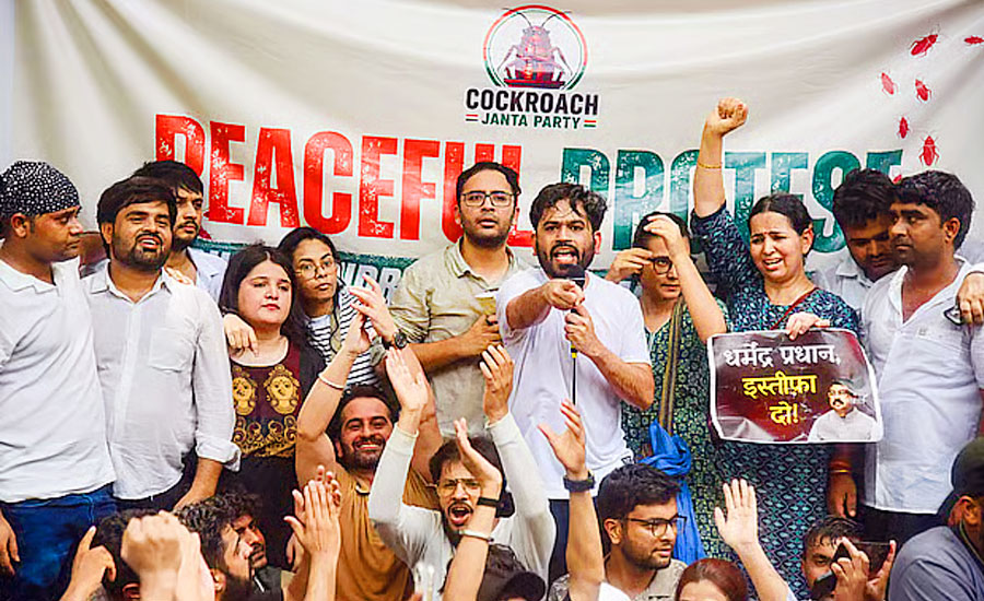 ভারতে মোদি সরকারের পতনের শঙ্কা তৈরি করছে ভাইরাল তেলাপোকা পার্টি