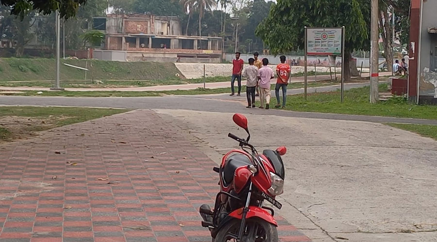বাগমারা উপজেলা পরিষদের ওয়াকওয়ে দিয়ে মোটরসাইকেল চলাচল বন্ধে ইউএনও’র আহ্বান