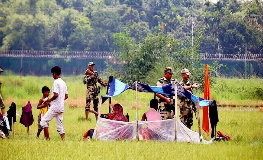 ৬২ ঘণ্টা ধরে শূন্যরেখায় ১০ জন: মানুষগুলো এভাবে কতদিন থাকবে, সেটাই প্রশ্ন