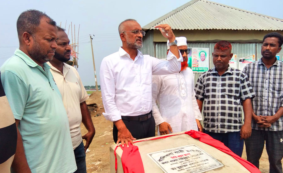 যাত্রীদের দুর্ভোগ কমাতে কিশোরগঞ্জের  বালিখলা ঘাটে নির্মিত হচ্ছে যাত্রী ছাউনি