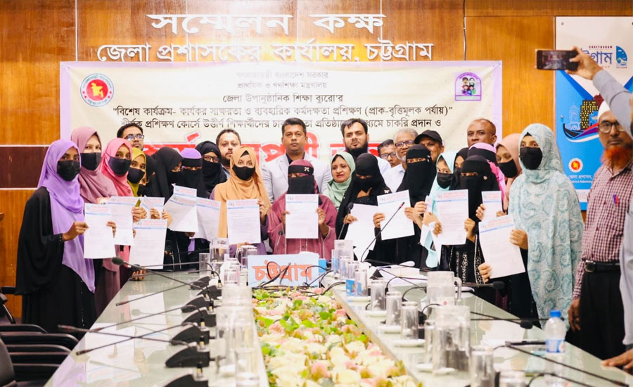প্রশিক্ষণ শেষে চাকরি, ঝরে পড়াদের পাশে মানবিক ডিসি জাহিদ