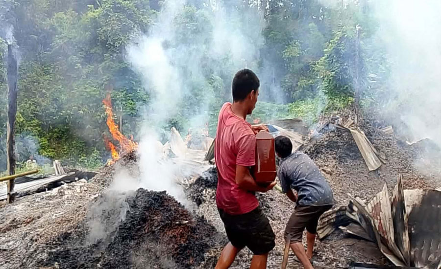 সাজেকে তিনটি হলুদের গুদামে দুর্বৃত্তদের  আগুন, প্রায় ৮ লাখ টাকার ক্ষতি