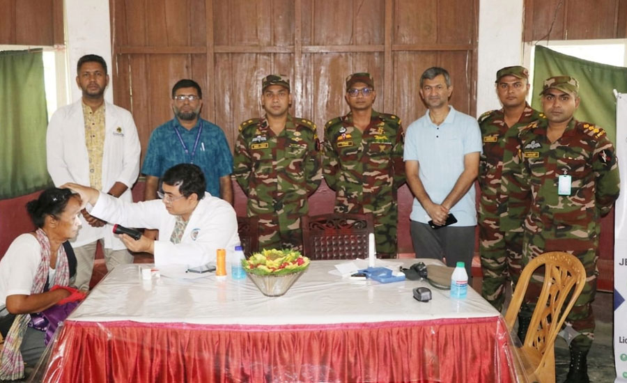 পার্বত্য জনপদে সেনাবাহিনীর মানবিক সহায়তা খাদ্যসামগ্রী, চিকিৎসা অনুদান ও পুনর্বাসন সামগ্রী বিতরণ