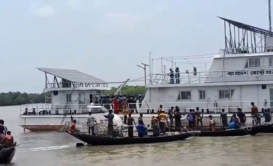 সুন্দরবনে দস্যুতা দমন অভিযানকে বাধাগ্রস্ত করতে কোস্টগার্ড স্টেশনে হামলা-ভাঙচুর