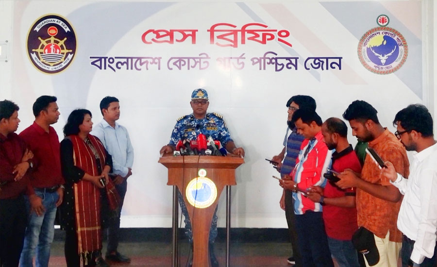 সুন্দরবন থেকে চার মাসে ৪২ অস্ত্রসহ ৩৯ দস্যুকে আটক করেছে কোস্টগার্ড