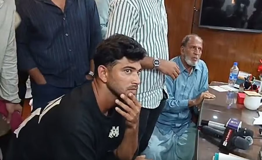 জাতীয় দলের ক্রিকেটার নাঈমকে পিটিয়ে থানায় নিল পুলিশ, এসআইসহ তিনজন প্রত্যাহার