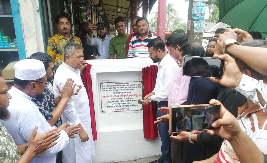 শ্রীপুরে রাস্তা ও ড্রেন নির্মাণ কাজের উদ্বোধন করলেন মাননীয় সংসদ সদস্য বাচ্চু