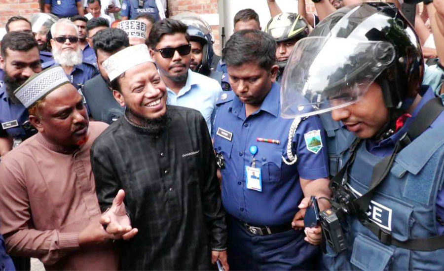 মানহানির মামলায় স্থায়ী জামিন পেলেন আমির হামজা