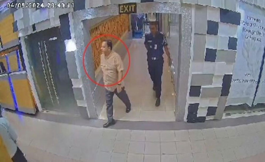 যে কৌশলে দেশ ছেড়েছিলেন বেনজীর