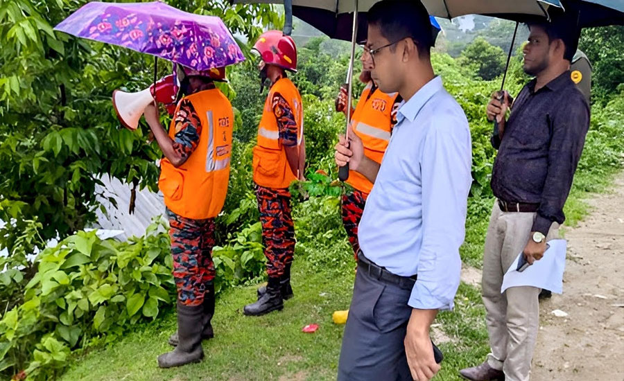 অতিবৃষ্টিতে পাহাড় ধসের ঝুঁকি মোকাবেলায় রাঙামাটিতে সচেতনতামূলক মাইকিং