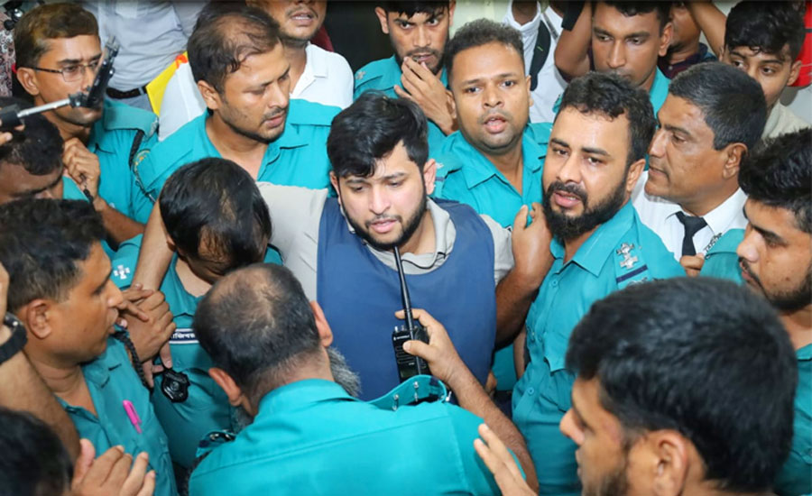 এবার প্রতারণার মামলায় গ্রেফতার তৌহিদ আফ্রিদি, দোয়া চাইলেন বাবা
